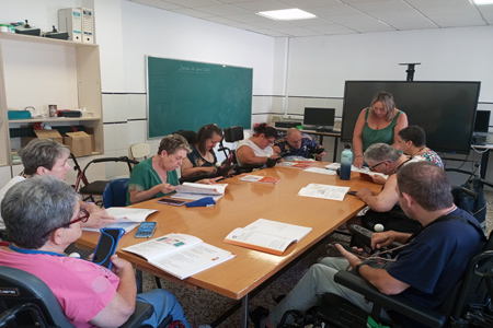 Noemí impartiendo el curso