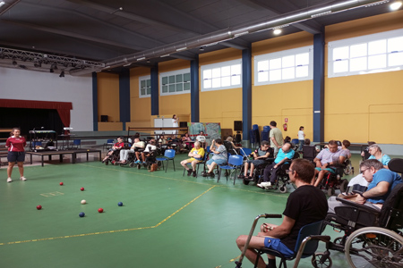 Jugando un partido de la Liga Interna de Boccia