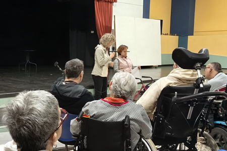 Sheila leyendo el manifiesto