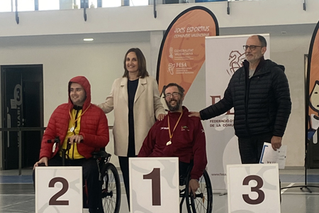 Carlos con su medalla de oro